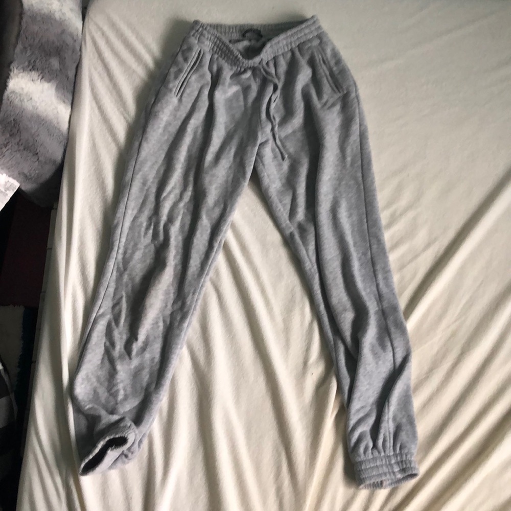 Rosa grey brandy melville sweatpants (one size)
